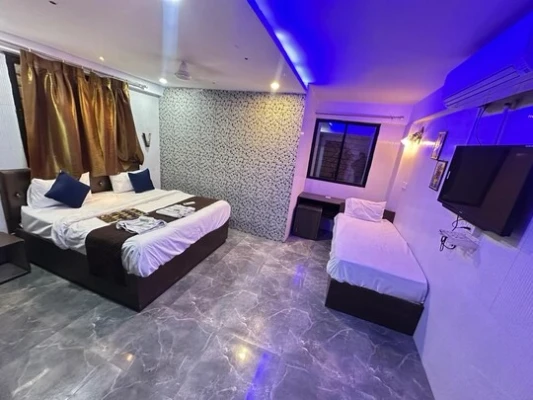 flexible hotel booking in b r green's hotel indore