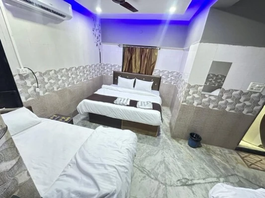 best hourly stay in b r green's hotel indore