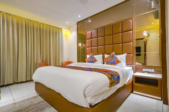 best couple hotels in benchmark b&b indore