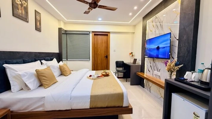 cheap and best hotels in hotel aventus grand indore
