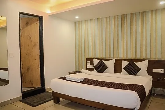 best luxury hotel in hotel blue marine indore