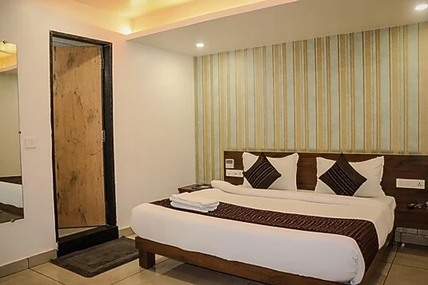 hotel with free parking in bombay hospital square ring road, indore - hotel blue marine