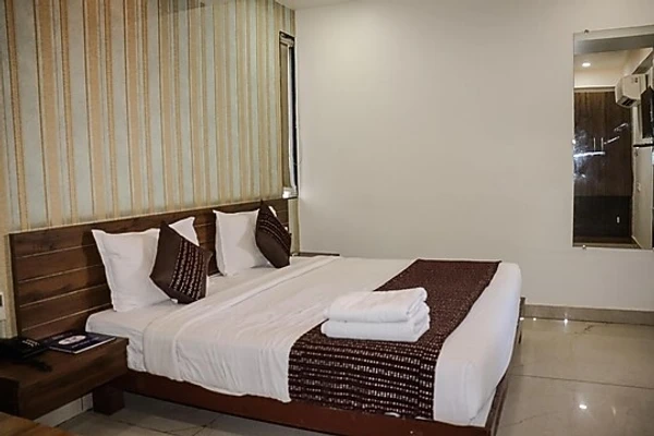 hotel with gym in bombay hospital square ring road, indore - hotel blue marine