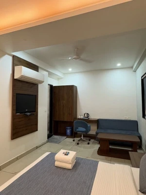 best hotels for few hours in hotel blue marine indore