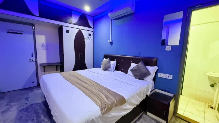 hotel with free parking in mahalakshmi nagar, indore - hotel br greens
