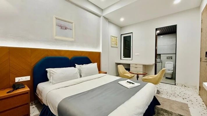 hotel with party hall in scheme no 113, indore - hotel citadel inn