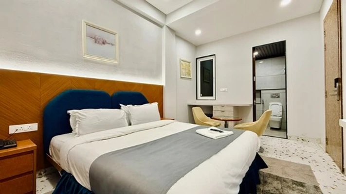 hotel with party hall in scheme no 113, indore - hotel citadel inn