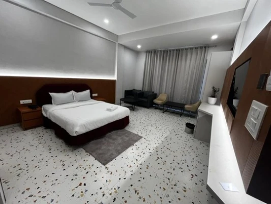 couple friendly hotels in hotel citadel inn indore