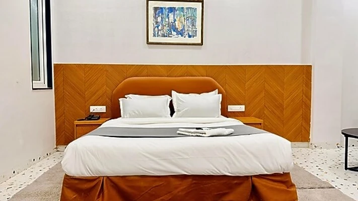 hotel with gym in scheme no 113, indore - hotel citadel inn