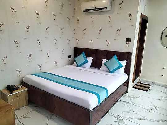 best unmarried couple friendly hotels in hotel city pride by oyteo indore