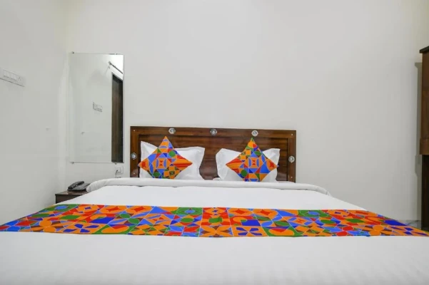 hotels for unmarried couples in hotel dr greens indore