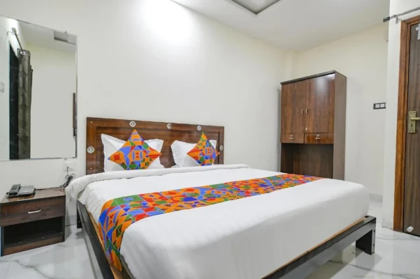 hotels for couple in hotel dr greens indore