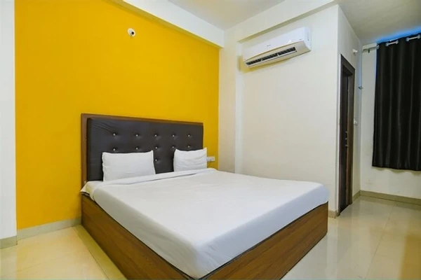 hotel near indore railway station - hotel dreamway by oyteo
