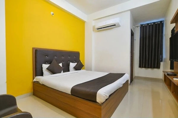 hotel with free parking in vijay nagar, indore - hotel dreamway by oyteo