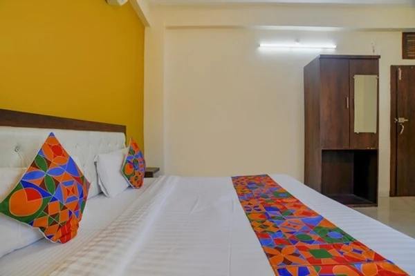 cheap and best hotels in hotel dreamway by oyteo indore