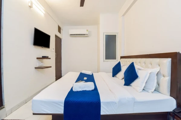 couple friendly hotels in hotel dreamway by oyteo indore