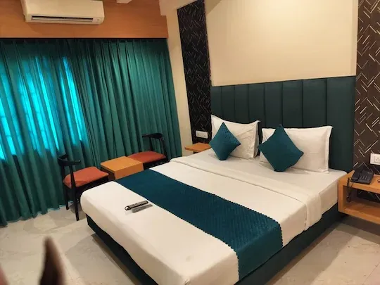jacuzzi hotel in tukoganj, indore - hotel enigma