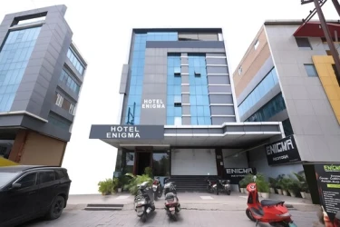 hotel in tukoganj, indore for family - hotel enigma