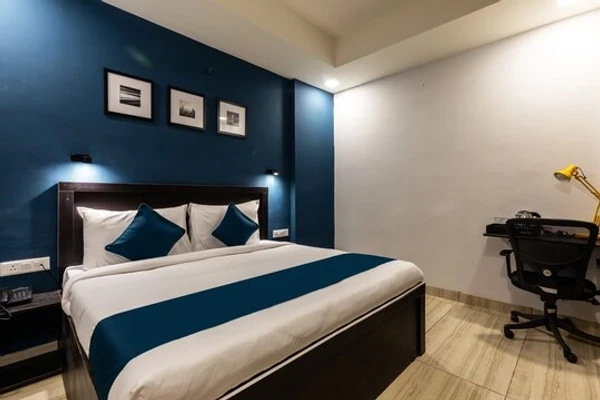 hotel with bar in scheme 54, indore - hotel fusion stays