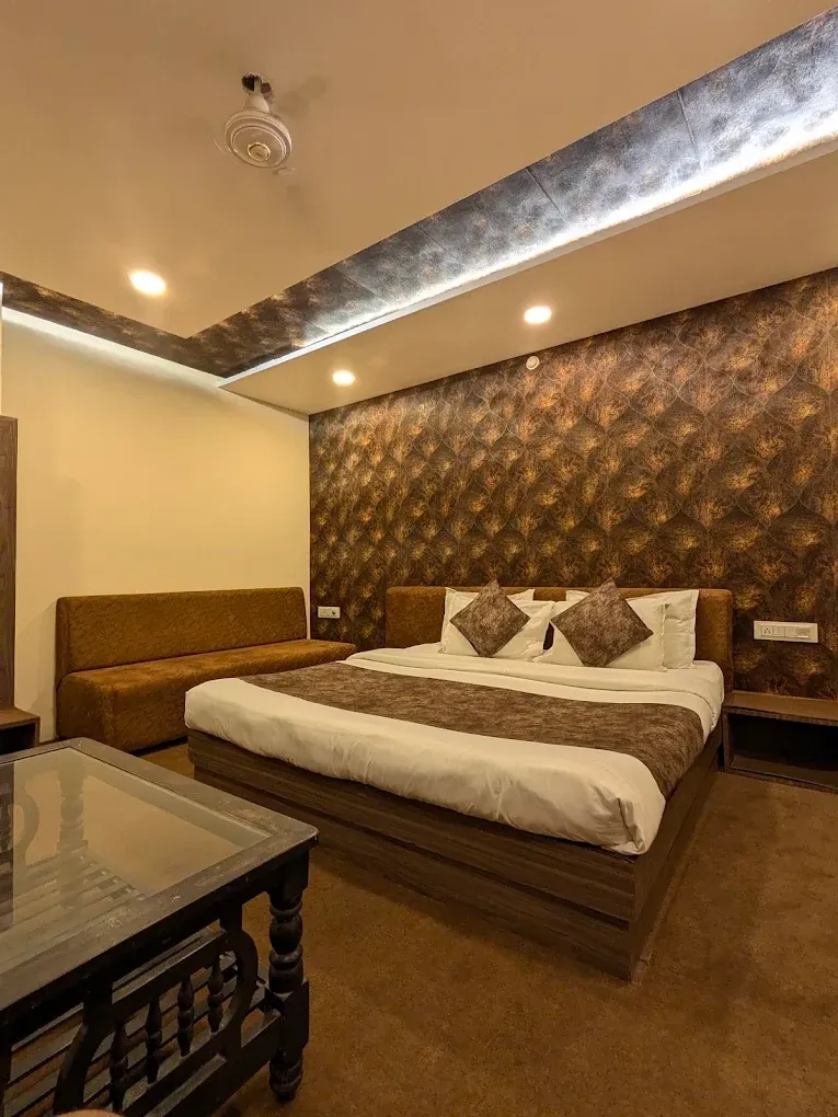 hotel with banquet hall in vijay nagar, indore - hotel grand iconic by igh