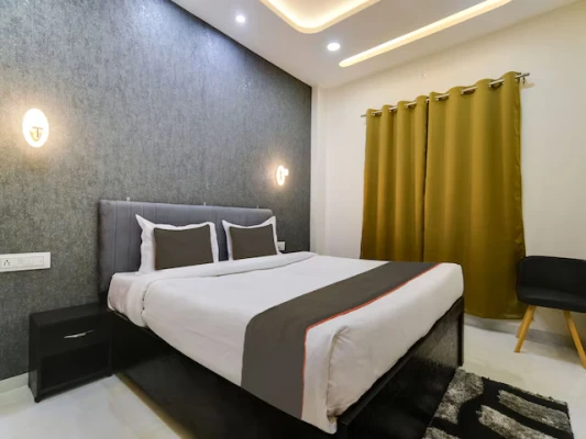 day hotels in hotel iconic stay by igh indore