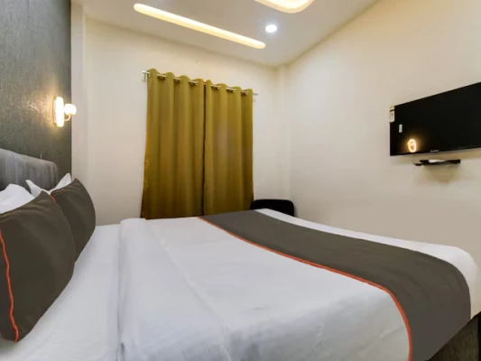 jacuzzi hotel in mr 10 road indore, indore - hotel iconic stay by igh