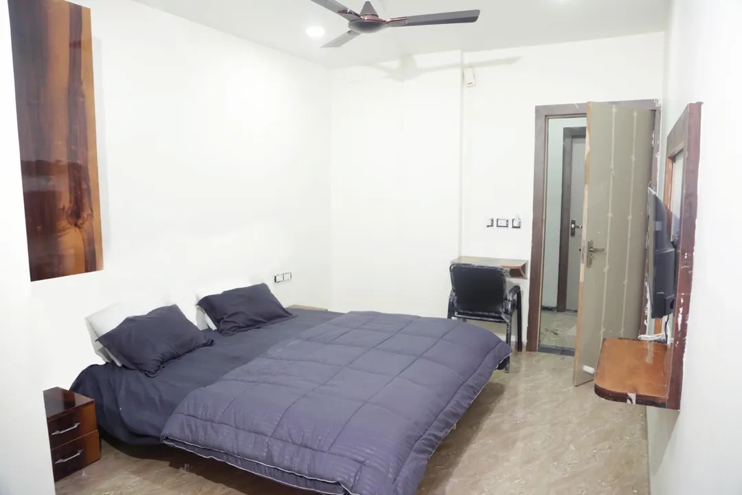 hotel with swimming pool in kesar bag colony, indore - hotel kiwi inn