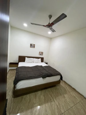 online room booking in kesar bag colony, indore - hotel kiwi inn