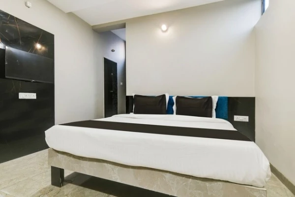 group holiday hotels in hotel lake view indore