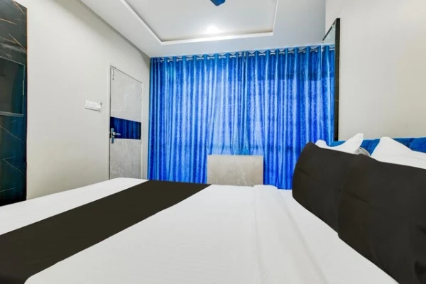 hotel with meeting room in pipliyahana, indore - hotel lake view