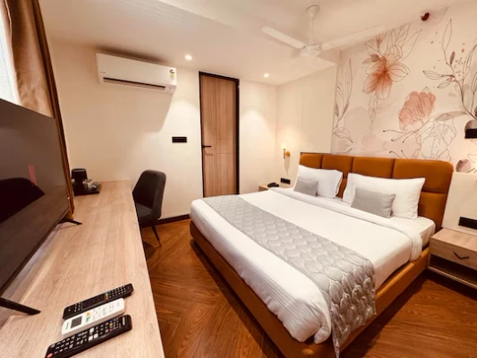 hotel with party hall in vijay nagar, indore - hotel mumbai house vijay nagar indore