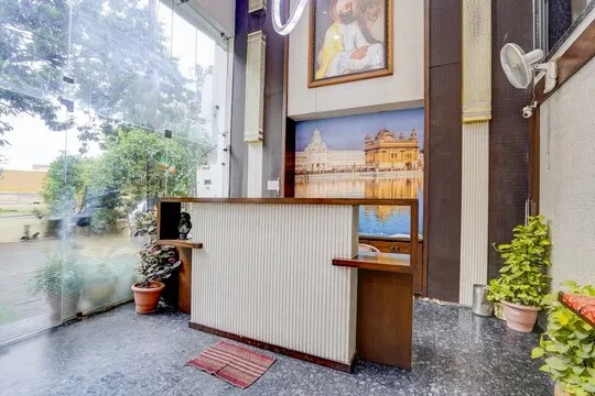 hotel near indore railway station - hotel pishori inn