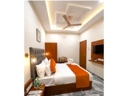 hotel with bar in nipania, indore - hotel prime access inn