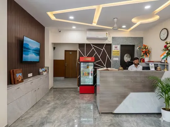 cheap and best hotels in hotel prime access inn indore