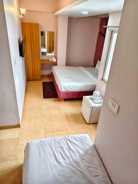 hotels for unmarried couples in hotel ribolla indore