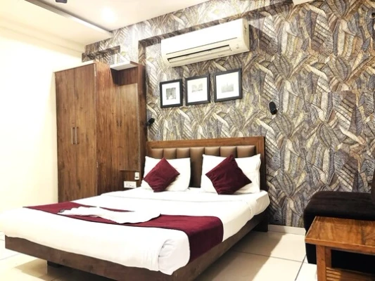 jacuzzi hotel in mahalakshmi nagar, indore - hotel shree ram palace