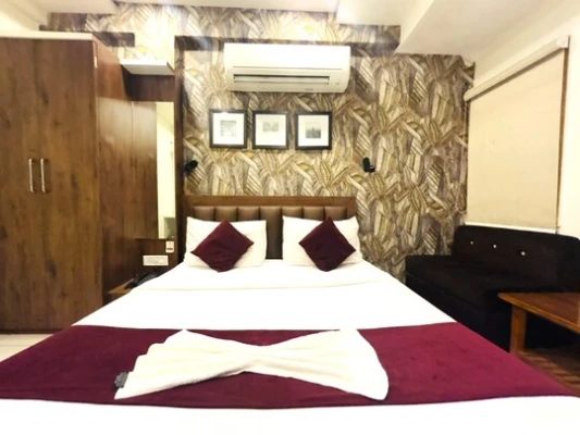 hotels for unmarried couples in hotel shree ram palace indore