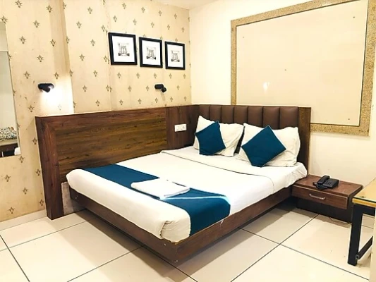 hotel near indore airport - hotel shree ram palace