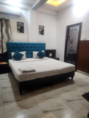 hotel with meeting room in bombay hospital square ring road, indore - hotel sunrise a1