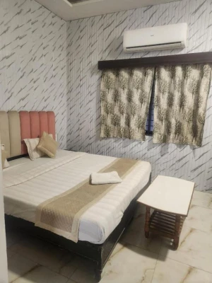 hotel with free parking in bombay hospital square ring road, indore - hotel sunrise a1