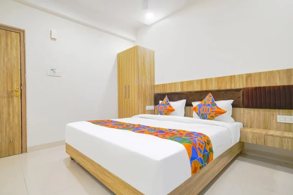 hotel room booking in bombay hospital square ring road, indore - hotel suraj kunj