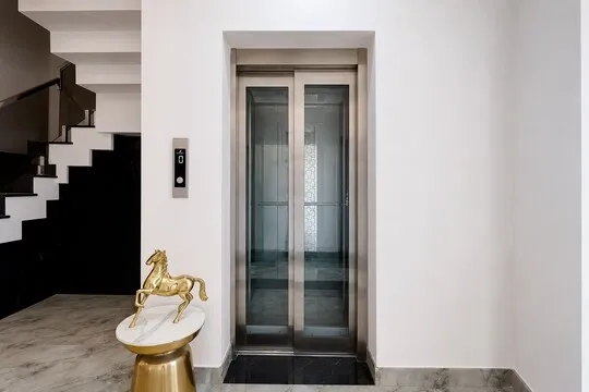 luxury hotel in hotel t9t by oyteo indore
