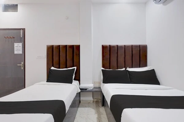 hotels for unmarried couples in hotel t9t by oyteo indore
