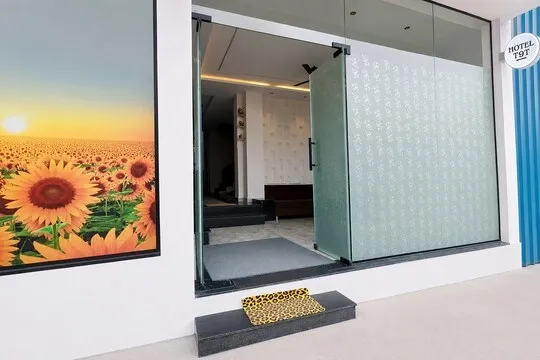hotel stay in hotel t9t by oyteo indore