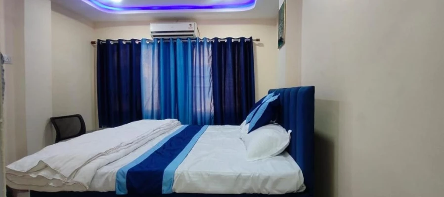 book hotels in hotel taarini rajwada indore