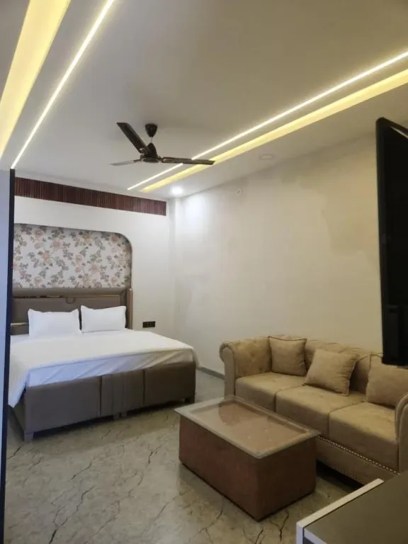 unmarried couple friendly hotels in hotel the 4 seasons indore