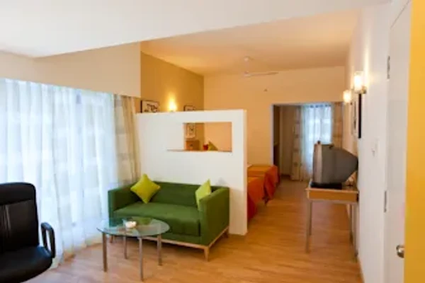 hotel with banquet hall in tukoganj, indore - lemon tree hotel indore