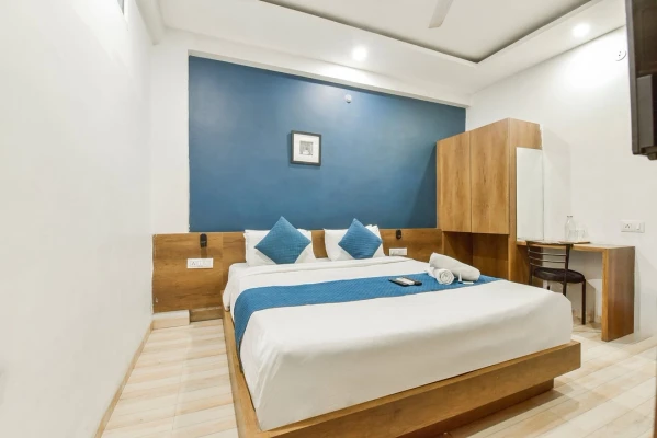 hotels for couple in loto hotel bangali square indore