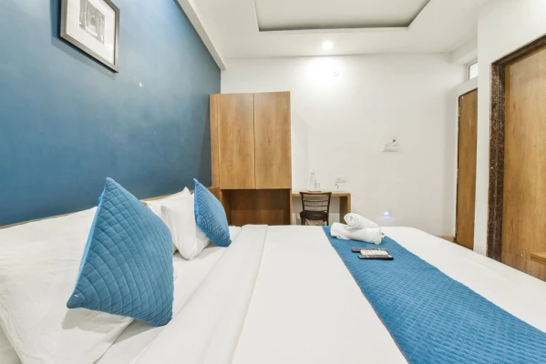 best hourly stay in loto hotel bangali square indore