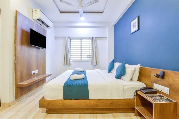 hotel with meeting room in bangali square indore, indore - loto hotel bangali square